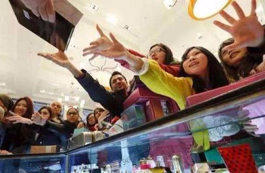 亚洲美女双插视频中国人依然爱赴日旅游 消费已由爆买转向网购